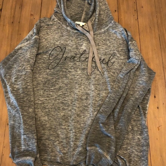 Lightweight “grateful” hoodie - Picture 4 of 5